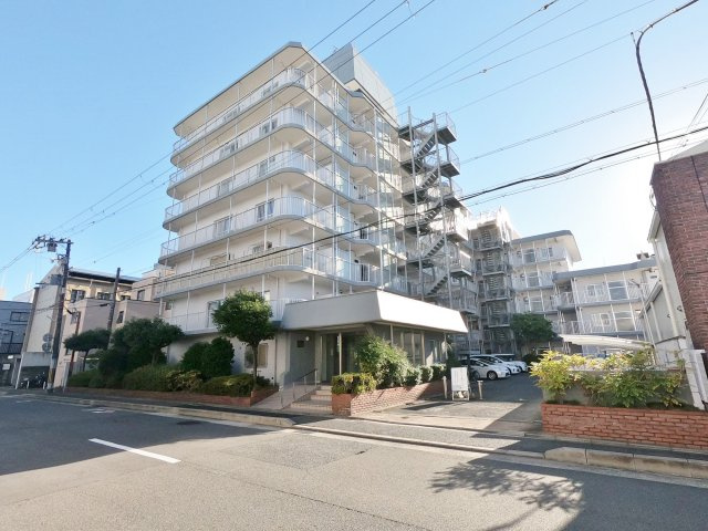 阪急・京福・ＪＲの３沿線アクセス●駅徒歩８分のマンション３階部分●改装済み３ＤＫ●シャルム四条大宮の外観|マンション外観