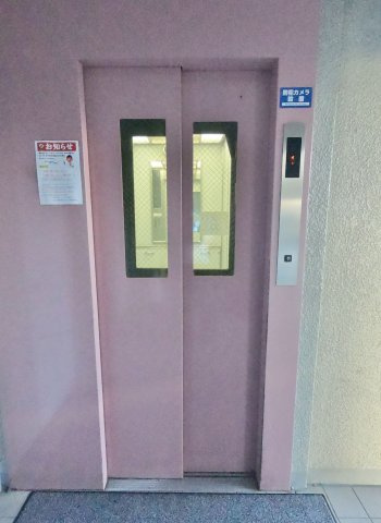 阪急・京福・ＪＲの３沿線アクセス●駅徒歩８分のマンション３階部分●改装済み３ＤＫ●シャルム四条大宮のその他共用部分|エレベーター