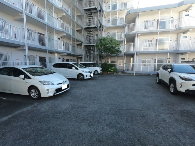 阪急・京福・ＪＲの３沿線アクセス●駅徒歩８分のマンション３階部分●改装済み３ＤＫ●シャルム四条大宮の駐車場|駐車場
