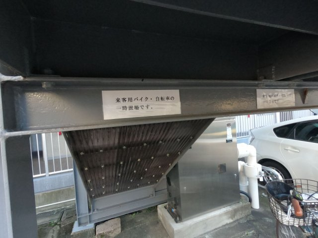 阪急・京福・ＪＲの３沿線アクセス●駅徒歩８分のマンション３階部分●改装済み３ＤＫ●シャルム四条大宮のその他共用部分|来客用のバイク置き場・駐輪場