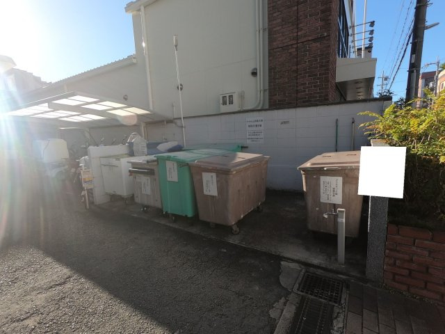 阪急・京福・ＪＲの３沿線アクセス●駅徒歩８分のマンション３階部分●改装済み３ＤＫ●シャルム四条大宮のその他共用部分|ゴミ置き場