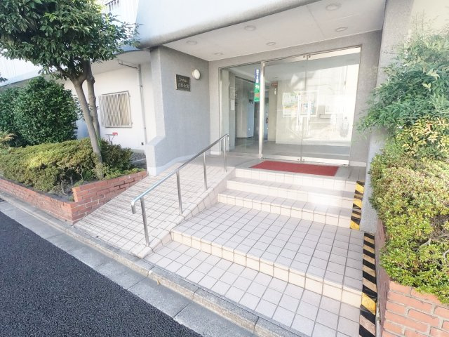 阪急・京福・ＪＲの３沿線アクセス●駅徒歩８分のマンション３階部分●改装済み３ＤＫ●シャルム四条大宮のエントランス|エントランス