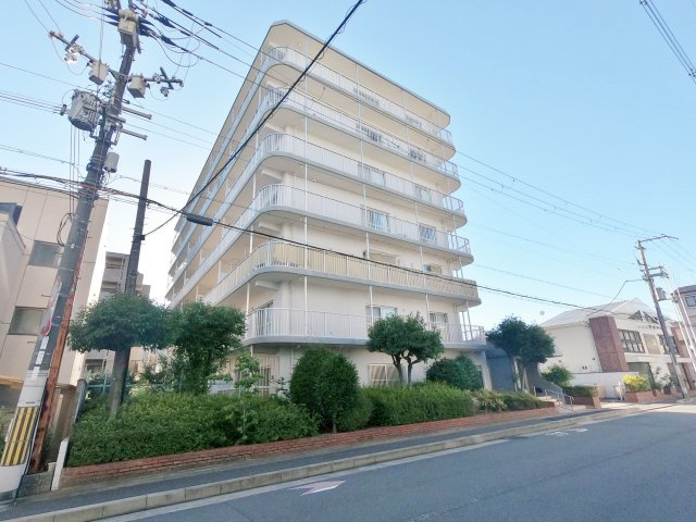 阪急・京福・ＪＲの３沿線アクセス●駅徒歩８分のマンション３階部分●改装済み３ＤＫ●シャルム四条大宮の外観|マンション外観