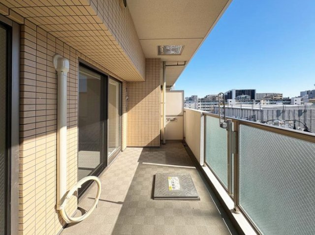 エンゼルパークソレイユ住吉　角　部屋　リ　ノベーションのバルコニー