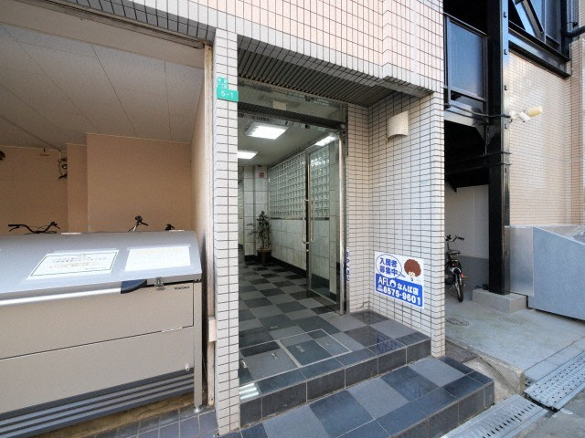 今井商事２７ビルのエントランス