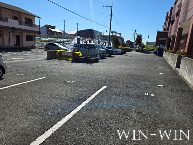 スターガーデン新栄の駐車場