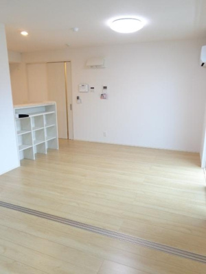 【居間・リビング】 | プレンティー新徳田 | 洋室10.5帖