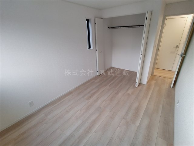 【洋室】 | 狭山市柏原第１３　全３棟　1号棟 | 洋室6.5帖西側、個人の部屋や寝室として使える洋室です