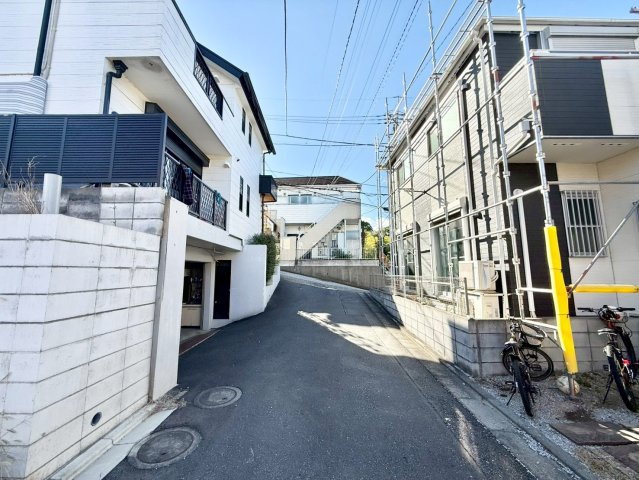 板橋区西台2丁目　建築条件無し売地の前面道路含む現地写真|2025.11.10撮影

現地ご見学希望・資料請求などお気軽にお問い合わせ下さい！
03-5990-5201