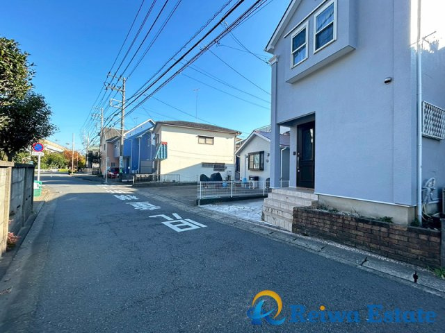 中古戸建　茅ヶ崎市菱沼1丁目の前面道路含む現地写真