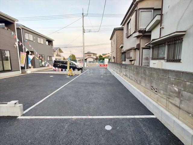 【前面道路含む現地写真】 | 狭山市柏原第１３　全３棟　3号棟 | 都市ガス・本下水