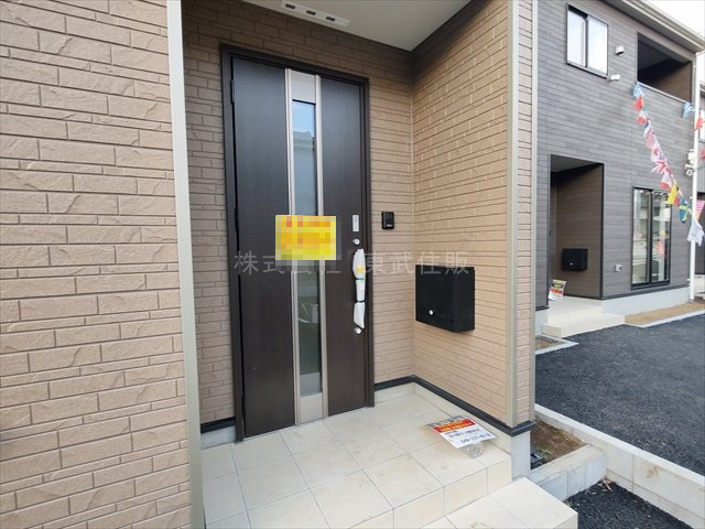 【玄関】 | 狭山市柏原第１３　全３棟　3号棟 | 落ち着いた玄関です