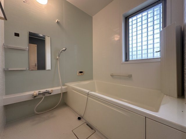 神戸市須磨区北落合４丁目戸建の浴室