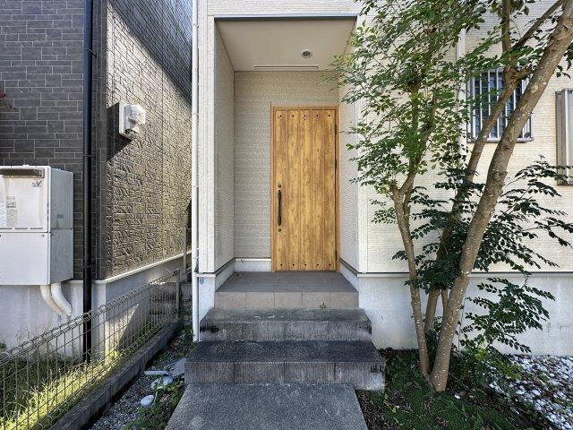 神戸市須磨区北落合４丁目戸建の玄関