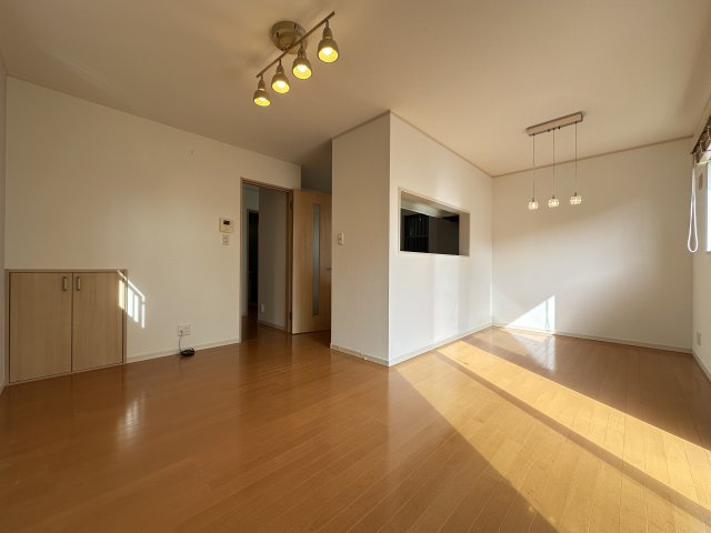 神戸市須磨区北落合４丁目戸建の居間・リビング