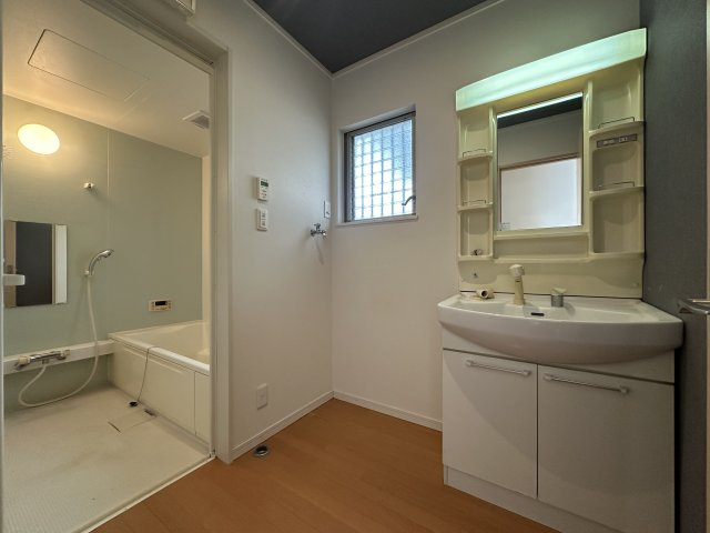 神戸市須磨区北落合４丁目戸建の洗面所