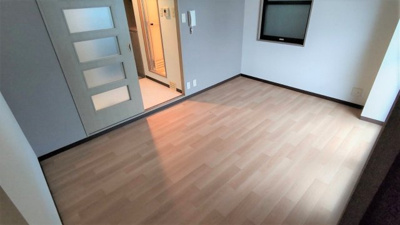 【居間・リビング】 | パレ淡路 | 外の光が差し込み明るいお部屋です