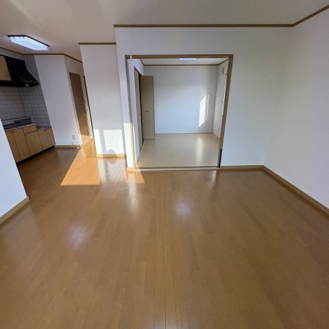 アドヴァンス東和Ⅱの居間・リビング