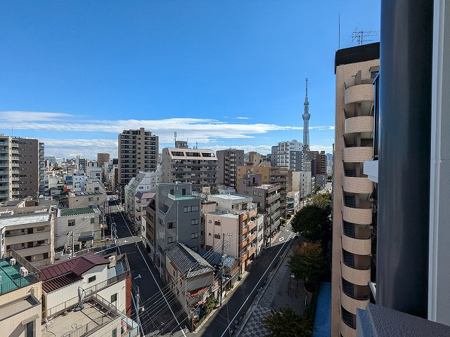 S-RESIDENCE ASAKUSA ディバースの展望|上層階の非常階段からスカイツリー隅田川花火見えます