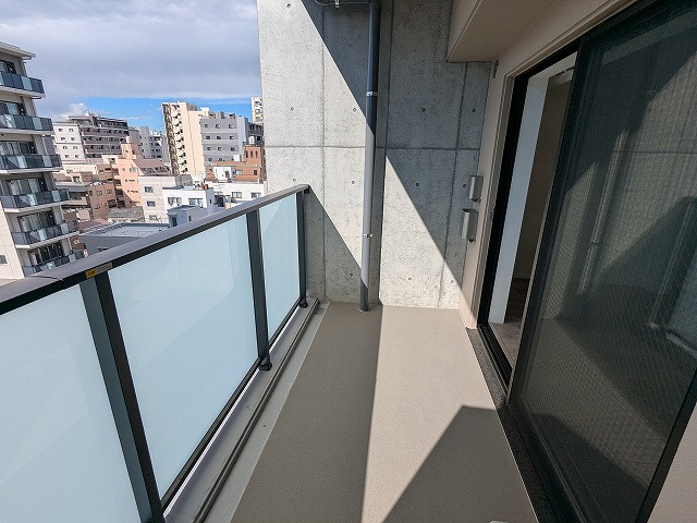 S-RESIDENCE ASAKUSA ディバースのバルコニー|801号室のリビング隣4.5帖洋室のバルコニー、上層階は日当り眺望良好です