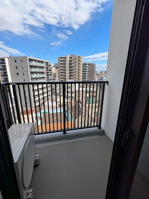 S-RESIDENCE ASAKUSA ディバースの設備|801号室のリビングと独立した5.6帖洋室のバルコニー、2号室の上層階からはバルコニーからスカイツリー隅田川花火見えます