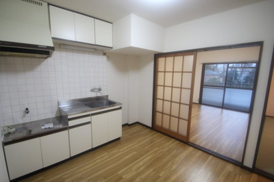 【居間・リビング】 | ガーデンシティ宮崎台 | ※同建物ほかのお部屋の写真です。
