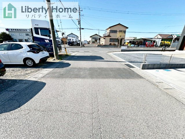 大洗町五反田3期　新築戸建　2号棟の前面道路含む現地写真