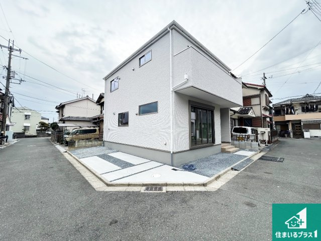 藤井寺市小山　第1期　新築一戸建ての前面道路含む現地写真|周辺は閑静な住宅街！前面道路広々で車の出し入れも便利です。駐車が苦手な方でも安心して車庫入れできます！