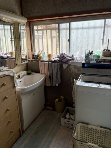 中郷町石岡 中古一戸建ての独立洗面台