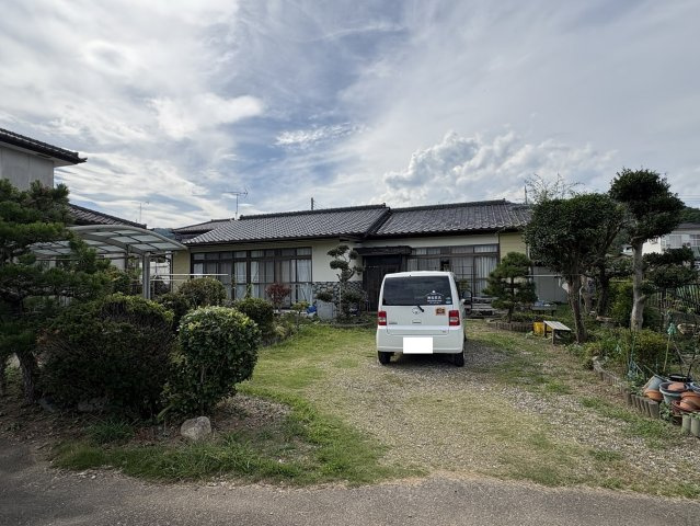 中郷町石岡 中古一戸建ての駐車場