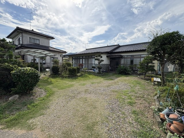 中郷町石岡 中古一戸建ての駐車場