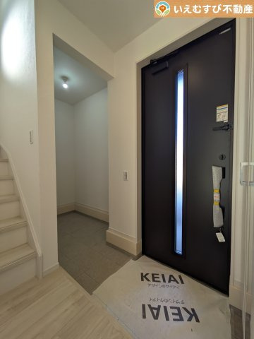 Zut PLUS　比企郡嵐山町15期の玄関|玄関がいつも片づくシューズインクローゼット
たっぷり入る収納設備で玄関がすっきり綺麗に過ごせると快適ですよね♪