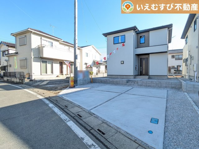 Zut PLUS　比企郡嵐山町15期の駐車場|2台駐車可能なスペース完備
しっかり舗装してある駐車スペースで天気が悪く足元が悪い日でも乗り降りしやすい♪