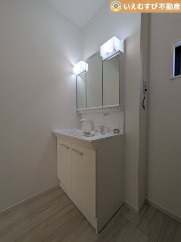 Zut PLUS　比企郡嵐山町15期の独立洗面台