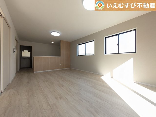 Zut PLUS　比企郡嵐山町15期の居間・リビング|ご家族みんながゆったりくつろげるリビング
ゆとりの空間でくつろいだり遊んだり、家族の時間が楽しみですね♪