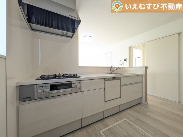 Zut PLUS　比企郡嵐山町15期のキッチン|食器洗乾燥機付で忙しいママをサポート
洗い物時間が短縮できて、その分家族や自分の時間が増えますね♪