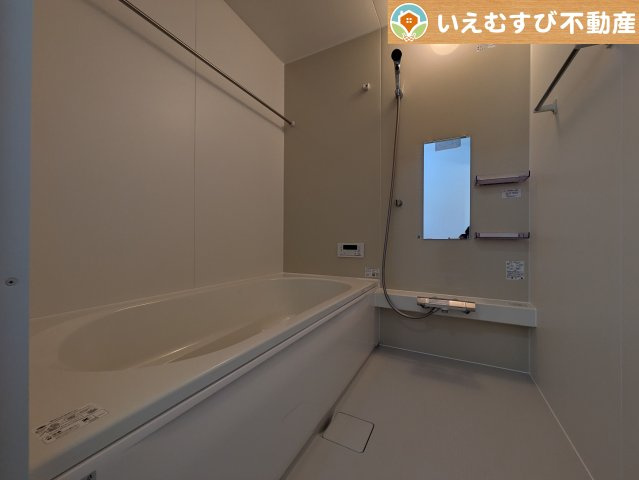 Zut PLUS　比企郡嵐山町15期の浴室|ナチュラルな色合いで落ち着いた空間
優しい色合いでくつろぎの浴室。ゆっくり過ごしながら疲れを取りましょう♪