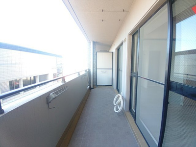 【バルコニー】 | ハーティ忍ケ丘 | 幅のあるバルコニーは洗濯物をたくさん干せます