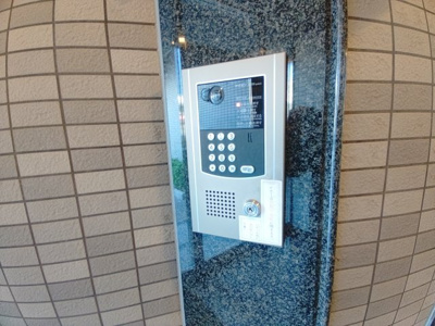 【エントランス】 | ハーティ忍ケ丘 | エントランスはオートロックがございます