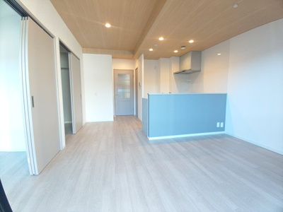 【居間・リビング】 | ハーティ忍ケ丘 | 優しい色合いが作り出す柔らかなリビングルームです