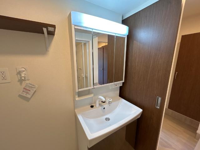 三木市末広２丁目のアパートの洗面所|洗髪洗面化粧台