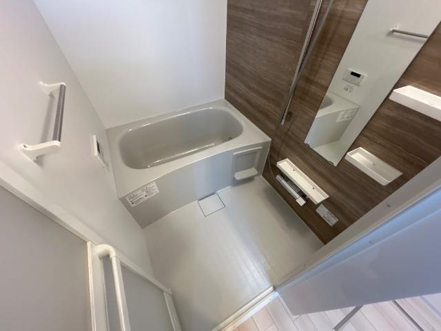 三木市末広２丁目のアパートの浴室|バス