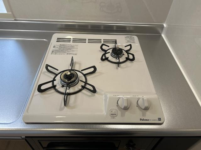 三木市末広２丁目のアパートのキッチン|ガスコンロ2口
