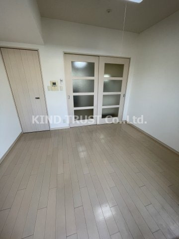 エステムプラザ梅田扇町公園パークランドの居間・リビング|こちらのリビングで趣味の時間をお楽しみください