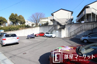 【駐車場】