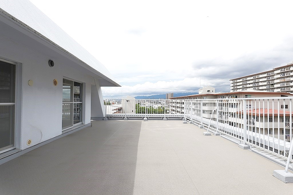 藤和ライブタウン立花のバルコニー|ルーフバルコニー（69.72㎡）
使用料：月額1320円