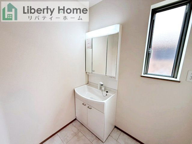 牛久市神谷2丁目　新築戸建の独立洗面台