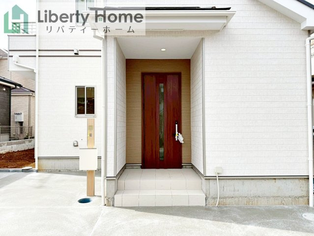 牛久市神谷2丁目　新築戸建のエントランス