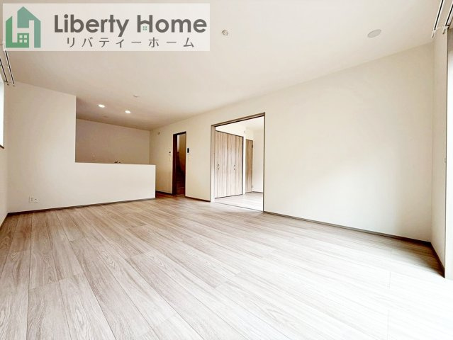 牛久市神谷2丁目　新築戸建の居間・リビング