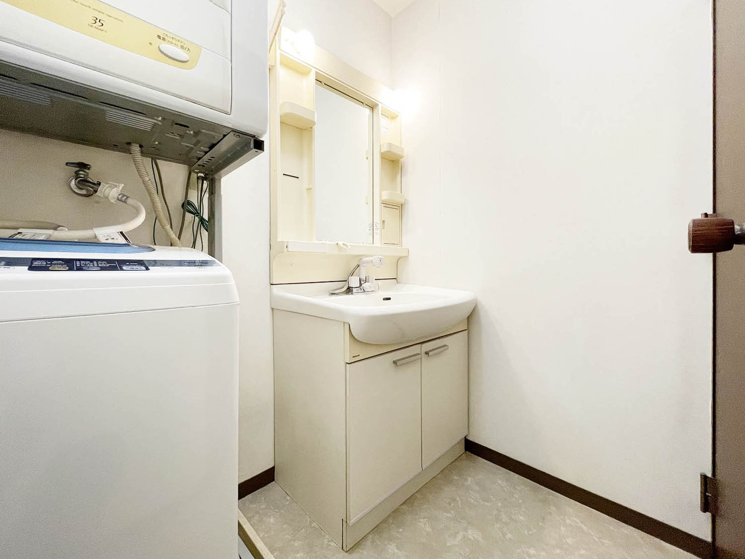 ジュネス武庫川の独立洗面台